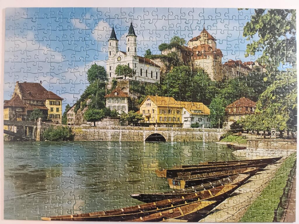 1971 年に作られた豪華なヴィンテージ Ravensburger ジグソーパズル「Aarburg」。ここで鑑賞できると思いました。