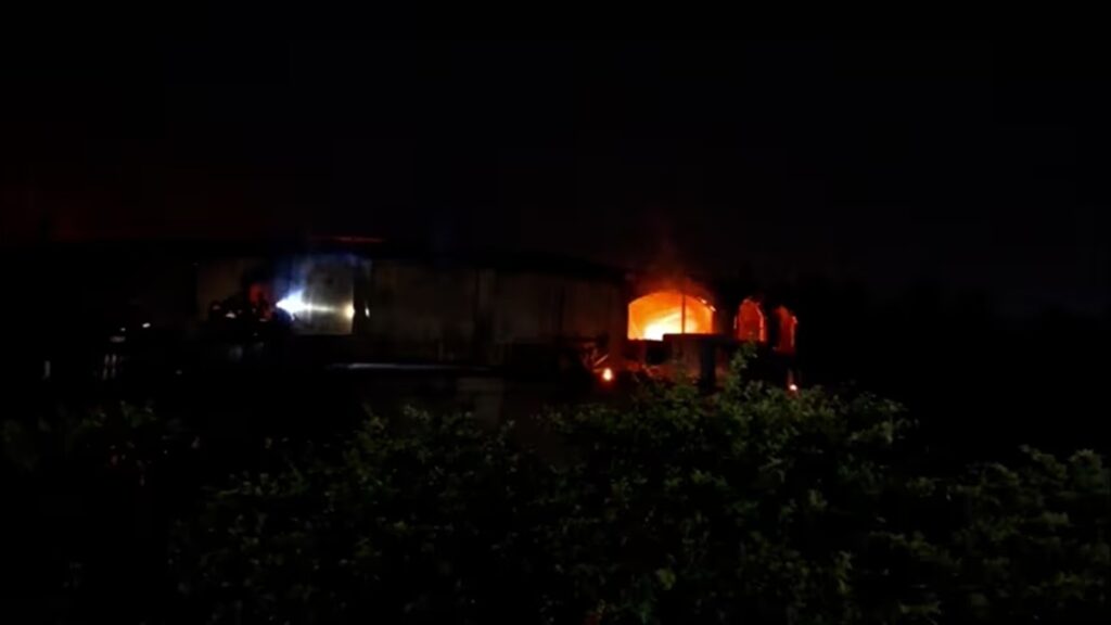 インドのナイトクラブで火災、観光客を含む25人死亡 人気リゾート地 – CNN.co.jp インドのナイトクラブで火災、観光客を含む25人死亡 人気リゾート地 - CNN.co.jp