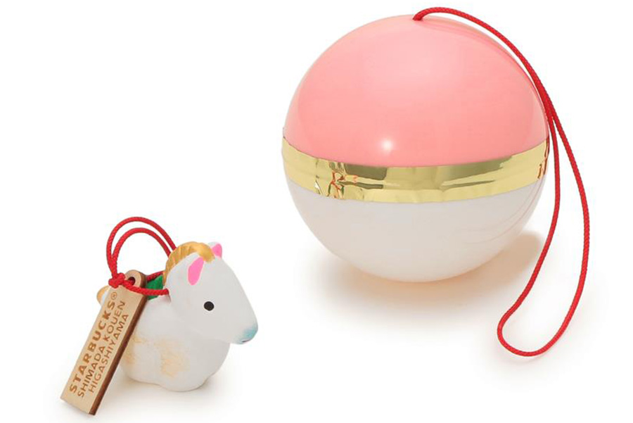 京都の「スターバックス」3店舗限定でゲットできる「縁起物チャーム丙午歳干支土鈴（ひのえうまどしえとどれい）」（2700円）