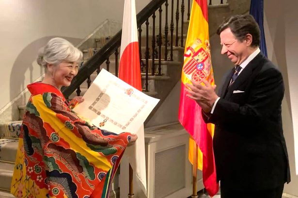 琉大名誉教授　上原さんに勲章　相互理解促進評価　スペイン国王