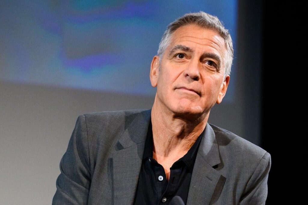 ジョージ・クルーニー、CBSとABCはトランプ大統領に対し、訴訟で和解するよりも「自分をクソにしろ」と言うべきだったと語る