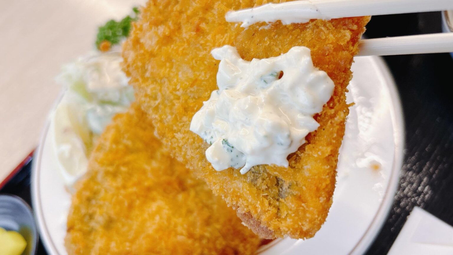 【京都市上京区】電車が走る食堂！？巨大ジオラマを眺めながら味わう、サクサク絶品アジフライ！（みやこ） - エキスパート - Yahoo!ニュース
