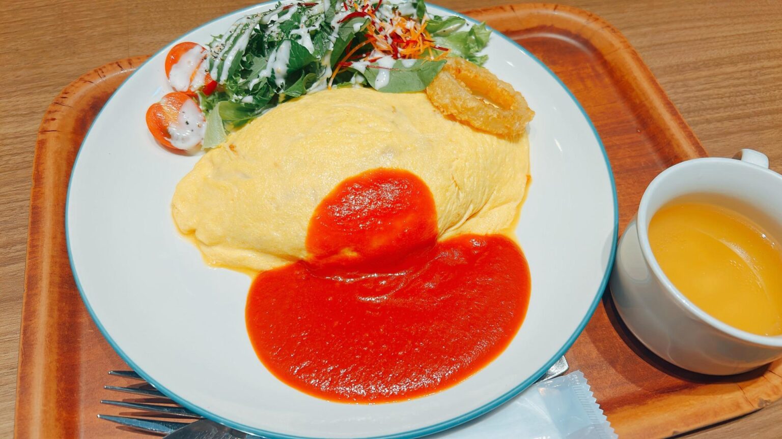 【桑名市】ふわトロ玉子のオムライス！あっさりトマトソースがおいしい！（ともろん） - エキスパート - Yahoo!ニュース