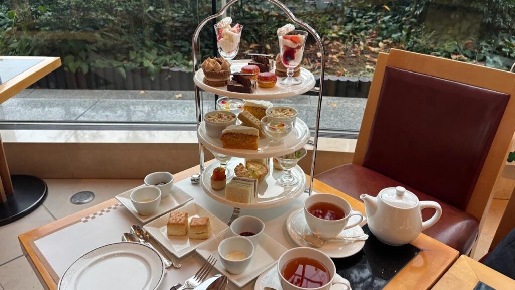 大阪のホテルで英国フェア！タータンチェックのマカロンやキャロットケーキ、ショートブレッドの英国菓子（磯貝由起） - エキスパート - Yahoo!ニュース