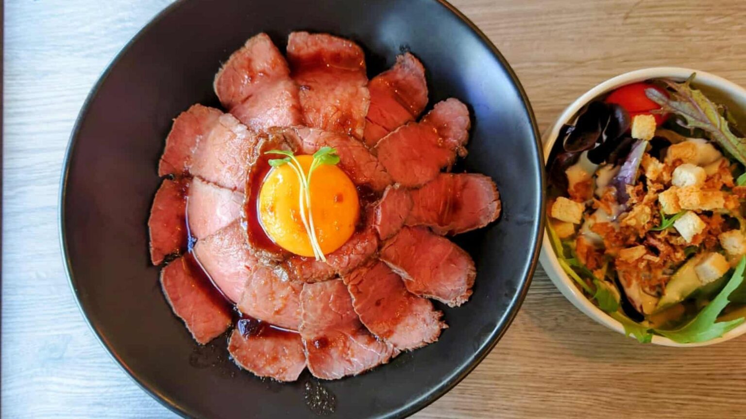 【東広島市】黒瀬町楢原 curio・cafe 人気NO.1のローストビーフ丼を味わってきました（門田聖子） - エキスパート