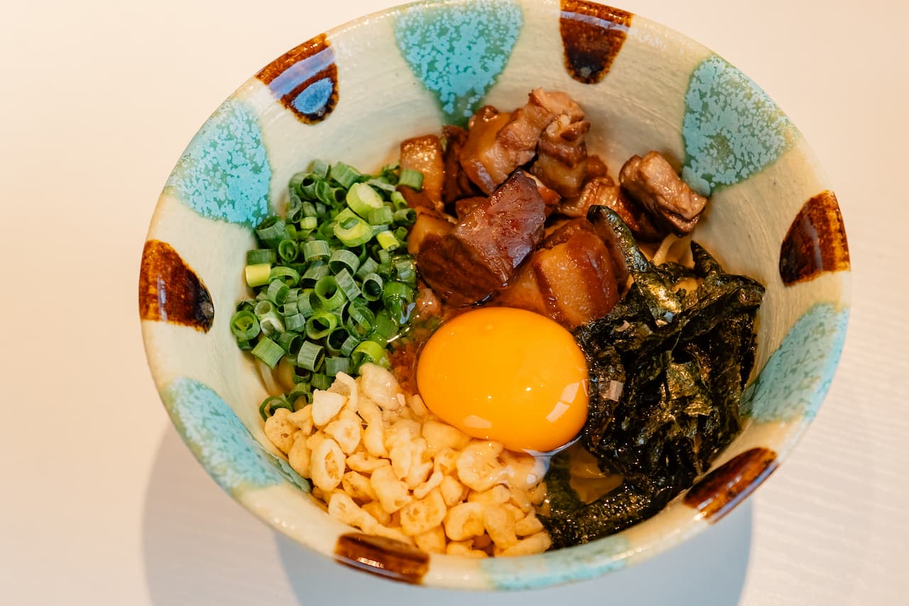 【ジャングリア沖縄近く】沖縄そばカフェ「ととと」NEWオープン！あっさり豚骨白湯そば＆カフェメニューを堪能（今帰仁村）