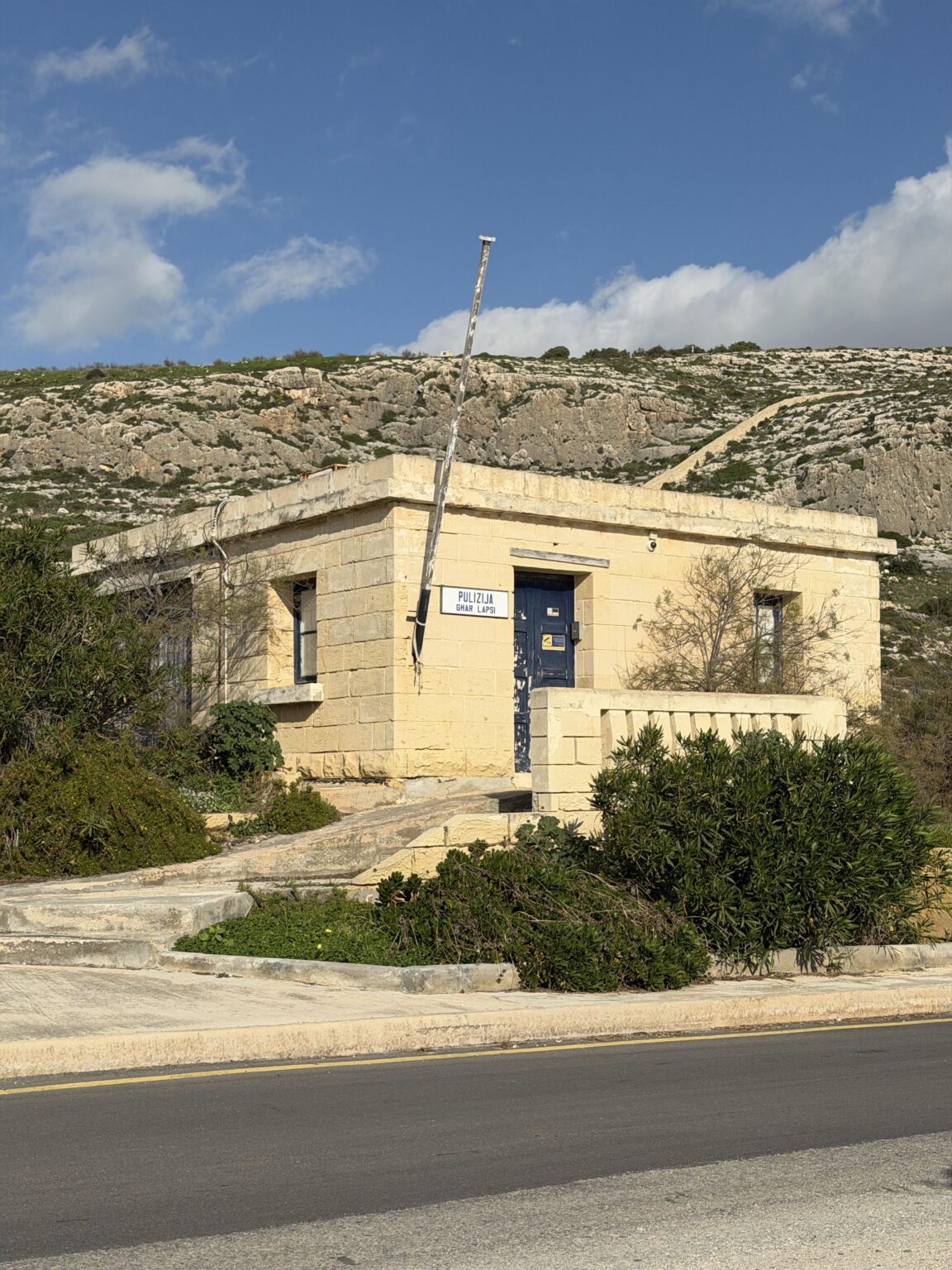 旧ガールラプシ警察署