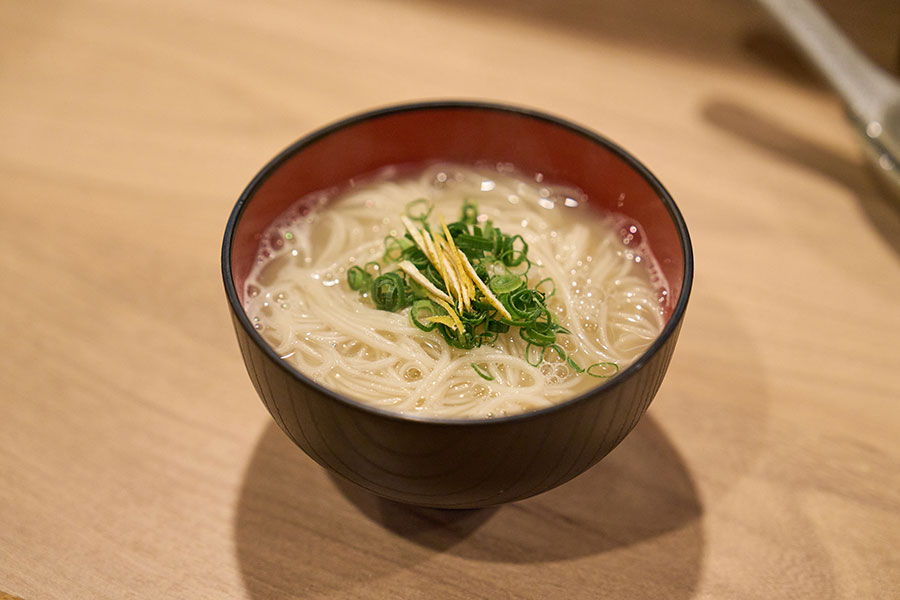 ハシゴ酒をしてきた体を優しく温めてくれた「ハモ出汁そうめん」