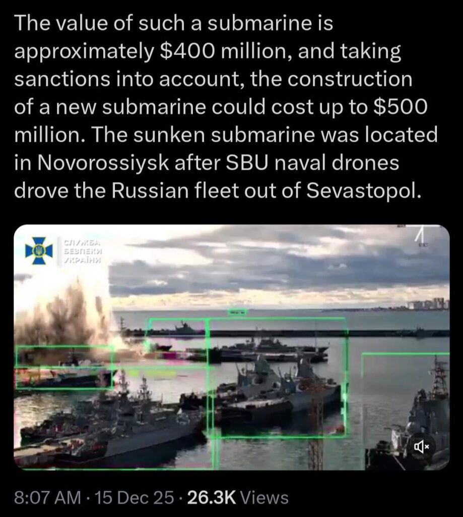 ウクライナは早朝作戦中の海上無人機による攻撃で、黒海の港にあるロシアのキロ級潜水艦を攻撃し沈没させた。