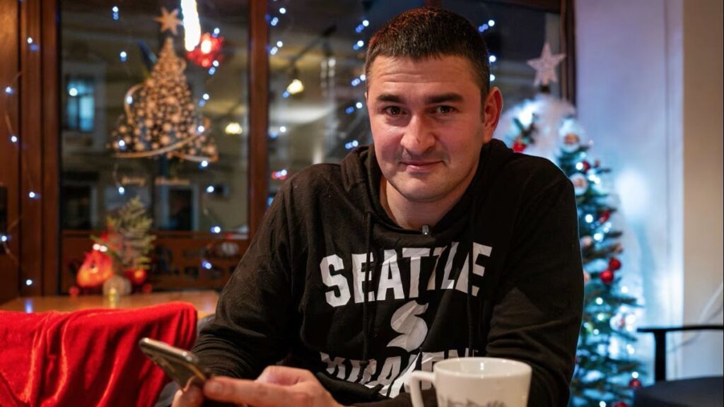 「誰も平和を望んでいない」、死の危険冒し最前線から逃れるウクライナ人男性たち - CNN.co.jp