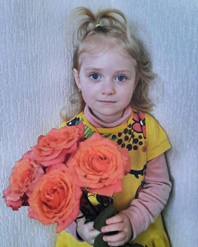 クリスティーナ・ソロヴィヨワさんは4歳で、12月23日にロシアの無人機とミサイル攻撃でジトームィル市の住宅が攻撃され、殺害された。