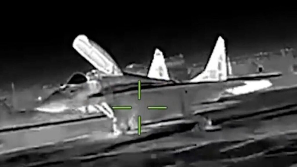 ロシア初のMiG-29はウクライナで破壊されたと主張しているが、それがすべてではないかもしれない。戦闘機運用のための設備が整っていないクリミアのカチャ飛行場でMiG-29が何をしていたかについては疑問が残っている。