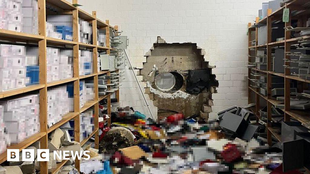 ドイツの銀行強盗：泥棒がドリルを使って貯蓄銀行から3,000万ユーロを盗む