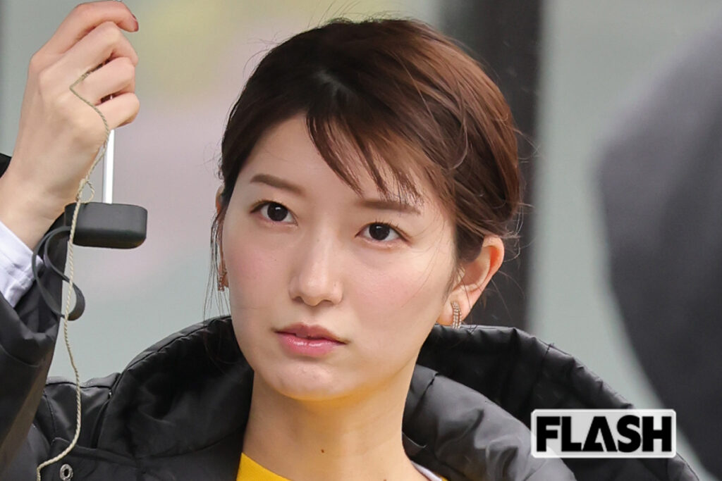 ギター弾き語りが人気のTBS吉村恵里子アナ、フランス旅行ショット公開でファンを動揺させた“薬指のリング” | Smart FLASH/スマフラ[光文社週刊誌]