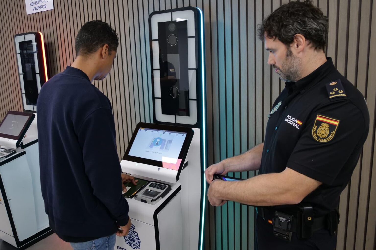 アンドラ人および居住者は、欧州連合を通過する際の出入国管理が免除されます