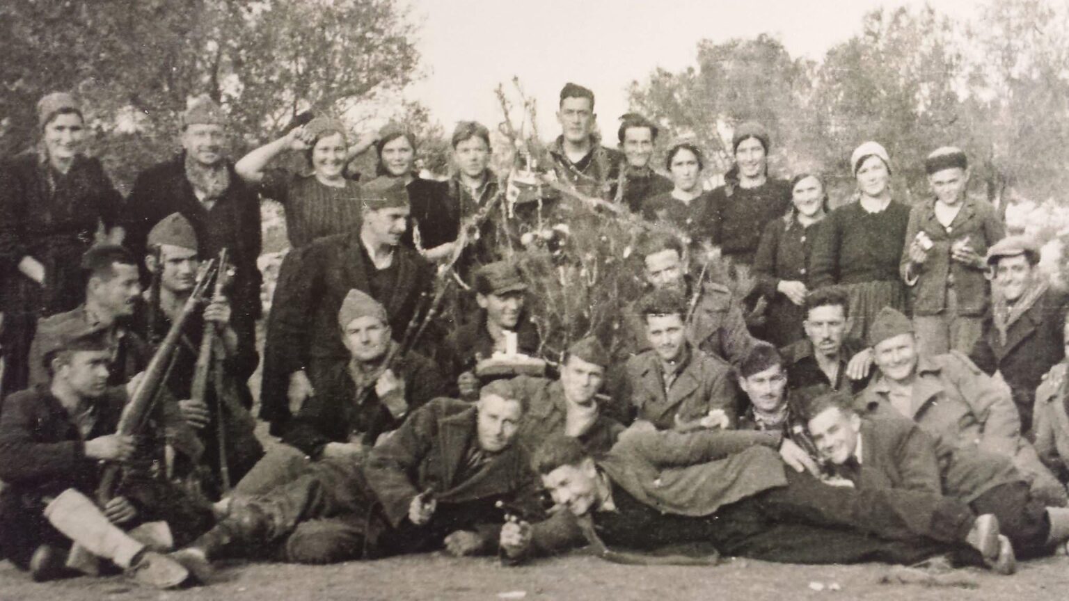 1943年、パルチザンの間でクリスマスを祝う様子（ヴォディツェ近郊のどこか）