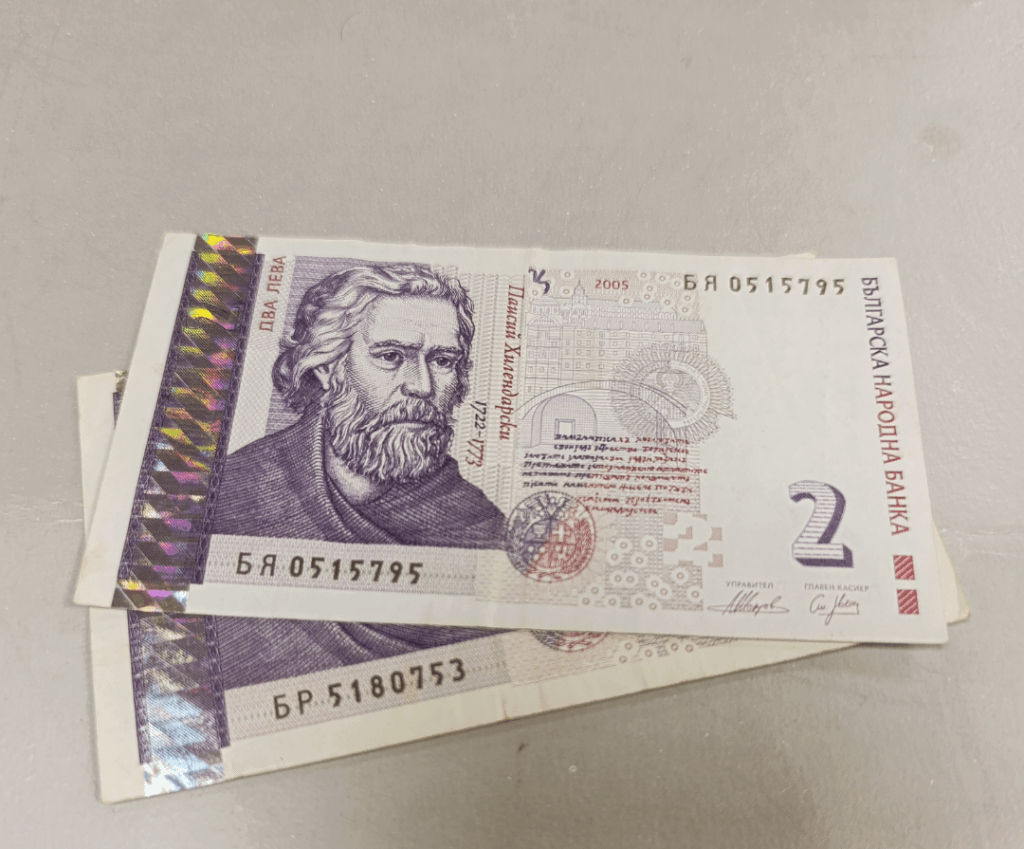 休日の前後は現金があったほうが良いとのこと。私は準備ができています、あなたはどうですか？