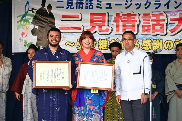最優秀に県系留学生ペア　アルゼンチンと英国出身　名護で二見情話大会　沖縄