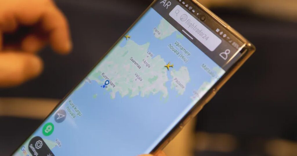 サーレマー島とヒウマー島行きの航空券の値上げの背景には、バス会社のロビー活動があった。