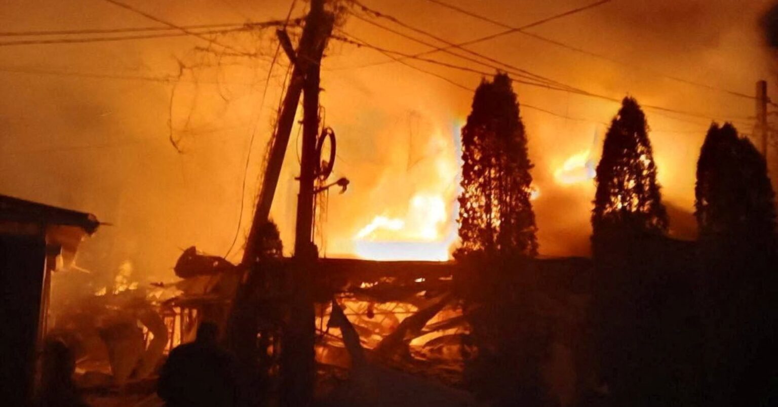 ロシアとウクライナ、新年の攻撃に非難応酬　ヘルソンで24人死亡 | ロイター