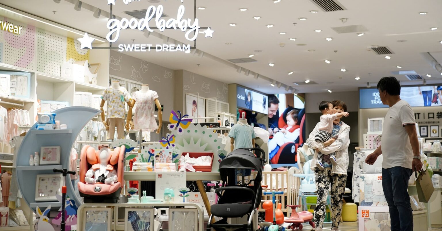 中国、避妊具への免税措置撤廃 課税で出生率押し上げ狙う | ロイター 中国、避妊具への免税措置撤廃 課税で出生率押し上げ狙う | ロイター