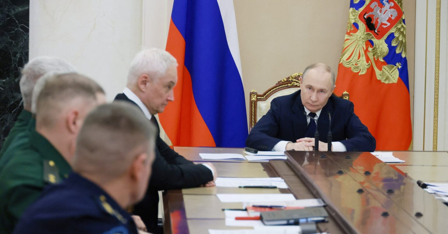 プーチン氏、ザポリージャ制圧へ作戦継続指示　州都15キロ圏に迫る | ロイター