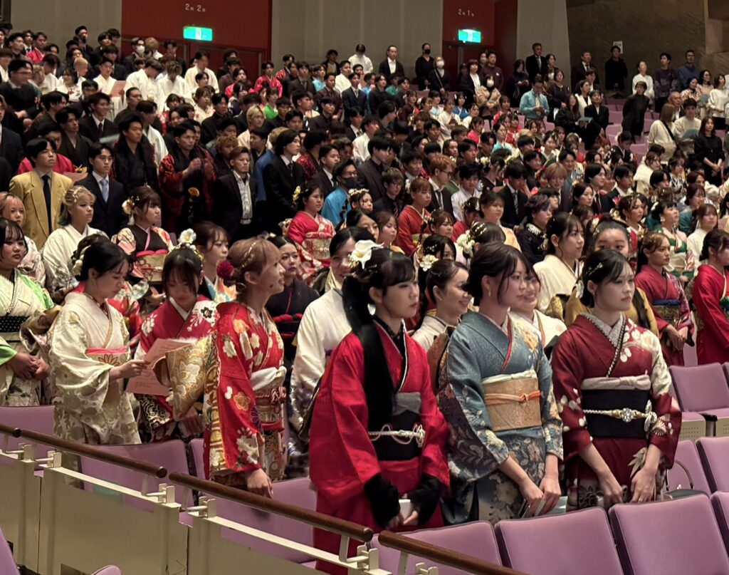 若い世代の門出祝福 石垣市で二十歳を祝う式典 - 沖縄八重山日報 -Okinawa Yaeyama Nippo-沖縄八重山日報 -Okinawa Yaeyama Nippo-