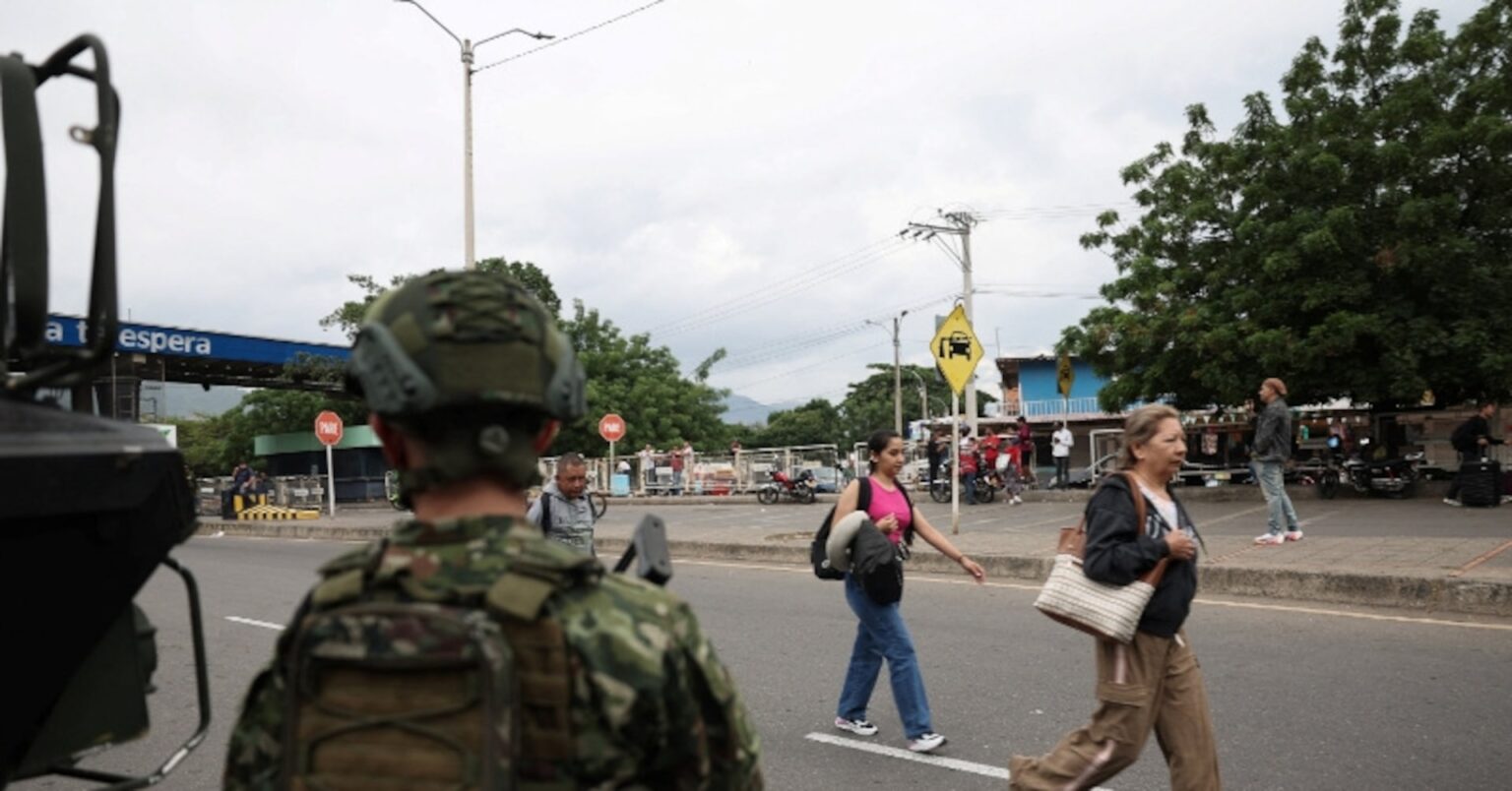 トランプ氏、対コロンビア軍事作戦を警告　「良い考え」 | ロイター