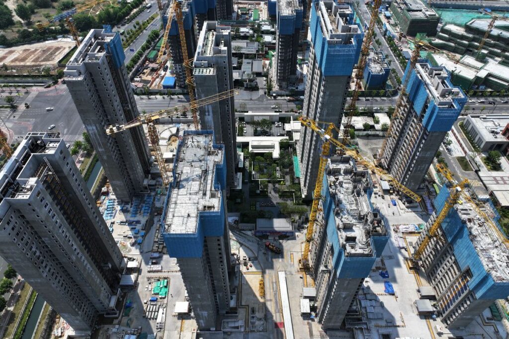 【2026年の中国経済】崩壊への時限爆弾…国有企業も見捨てられる危機、相次ぐ不動産・建設企業の破綻から金融危機へ(1/4) | JBpress (ジェイビープレス)