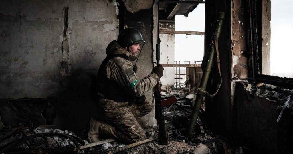 過酷な実戦を経験したウクライナ軍兵士は、イギリス軍将校が驚くほどの忍耐力を持っている | Business Insider Japan 過酷な実戦を経験したウクライナ軍兵士は、イギリス軍将校が驚くほどの忍耐力を持っている | Business Insider Japan