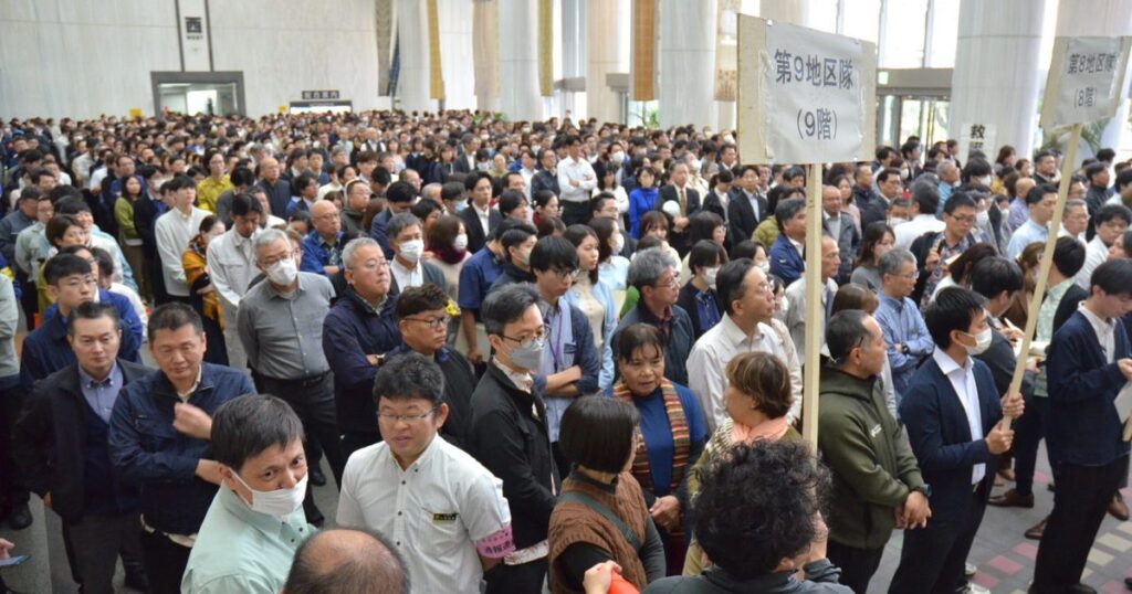 県庁で消防訓練すると避難に何分かかる？2000人が参加　沖縄