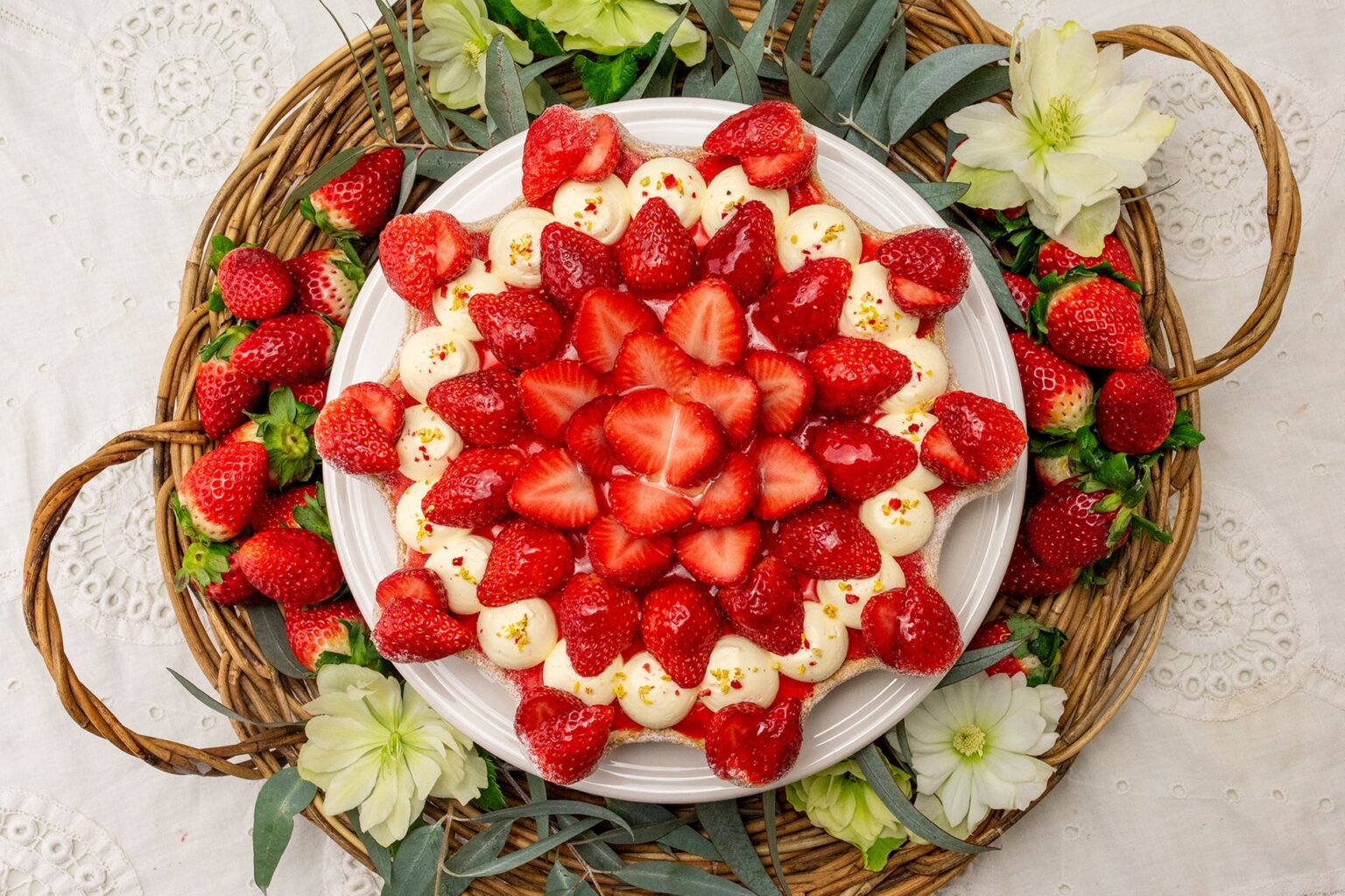 【キル フェ ボン】 コラボレーション企画『いちごさんどう2026』 佐賀県のブランドイチゴ“いちごさん”×キル フェ ボン青山　新作「金平糖型 佐賀県産“いちごさん”フレジエのタルト」登場！