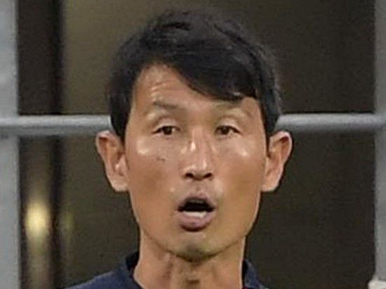パワハラ、暴言…日本サッカー界にはびこる『時代遅れ』な体質 “再生”したはずの福岡・金明輝監督が解任、その事実は重い