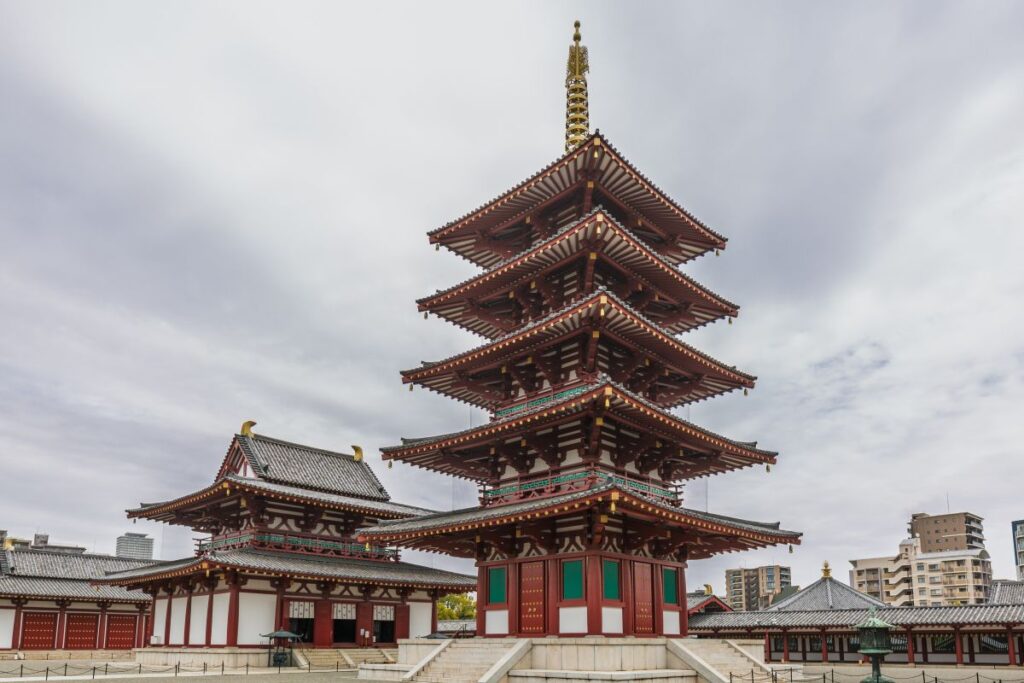 奈良県の寺で目撃された「僧兵」に思わず二度見 歴史ある神事の一場面が話題に | LIMO | くらしとお金の経済メディア 奈良県の寺で目撃された「僧兵」に思わず二度見 歴史ある神事の一場面が話題に | LIMO | くらしとお金の経済メディア