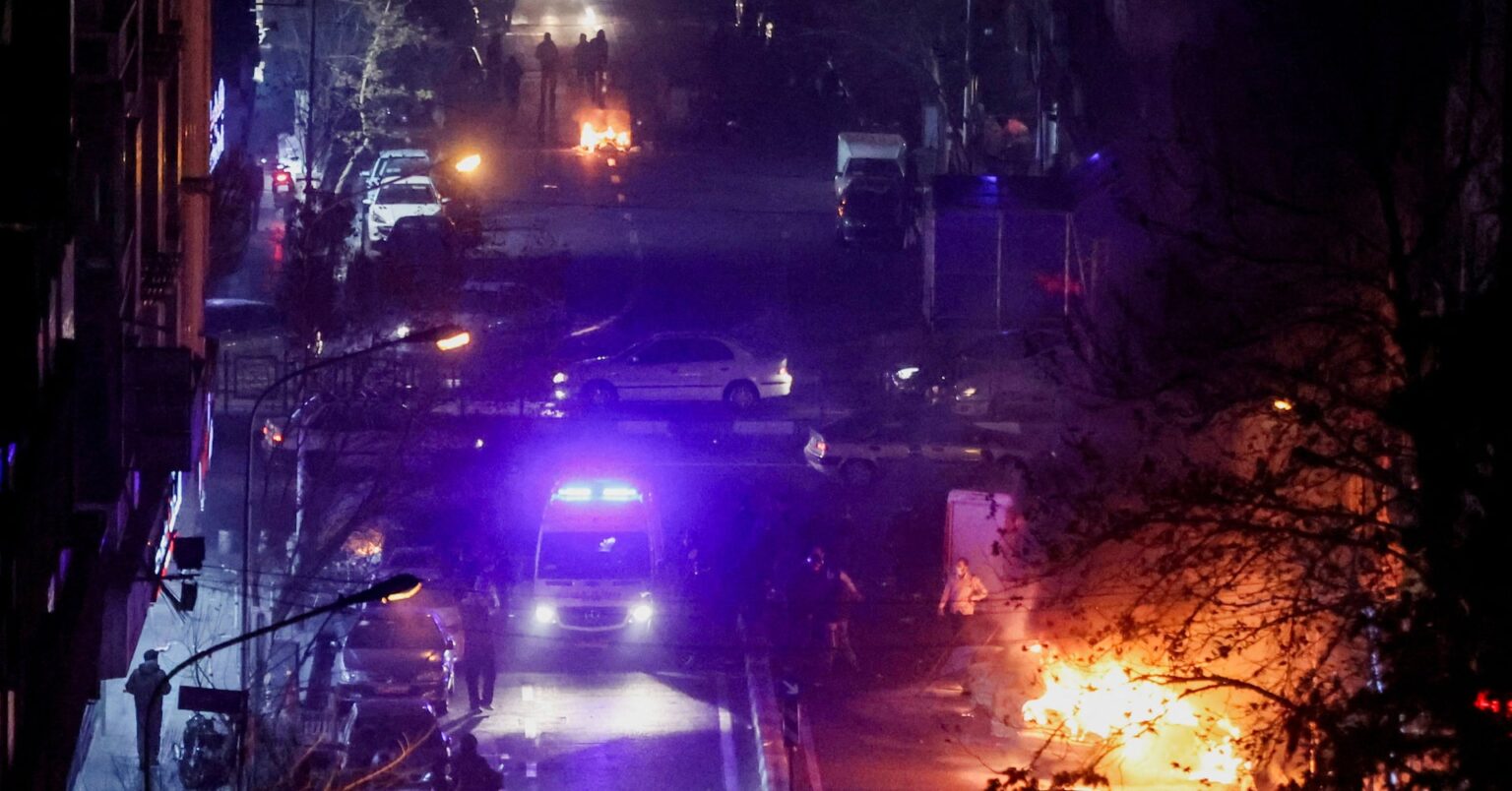 イランが領空一時閉鎖、航空便の飛行停止　米に警告後 | ロイター