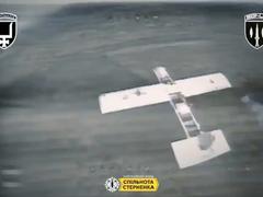 ロシアの中型ドローンが「空母」のように小型ドローンを戦線へと運んでいる | Business Insider Japan