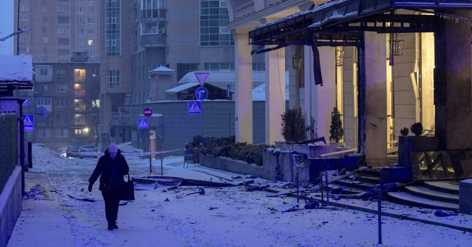 ロが新型ミサイルで攻撃、大統領公邸攻撃に報復　キーウで4人死亡 | ロイター