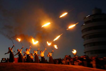 本州最南端の「火祭り」幻想的に 芝焼き炎、和歌山・串本 | 全国のニュース | 福井新聞ONLINE
