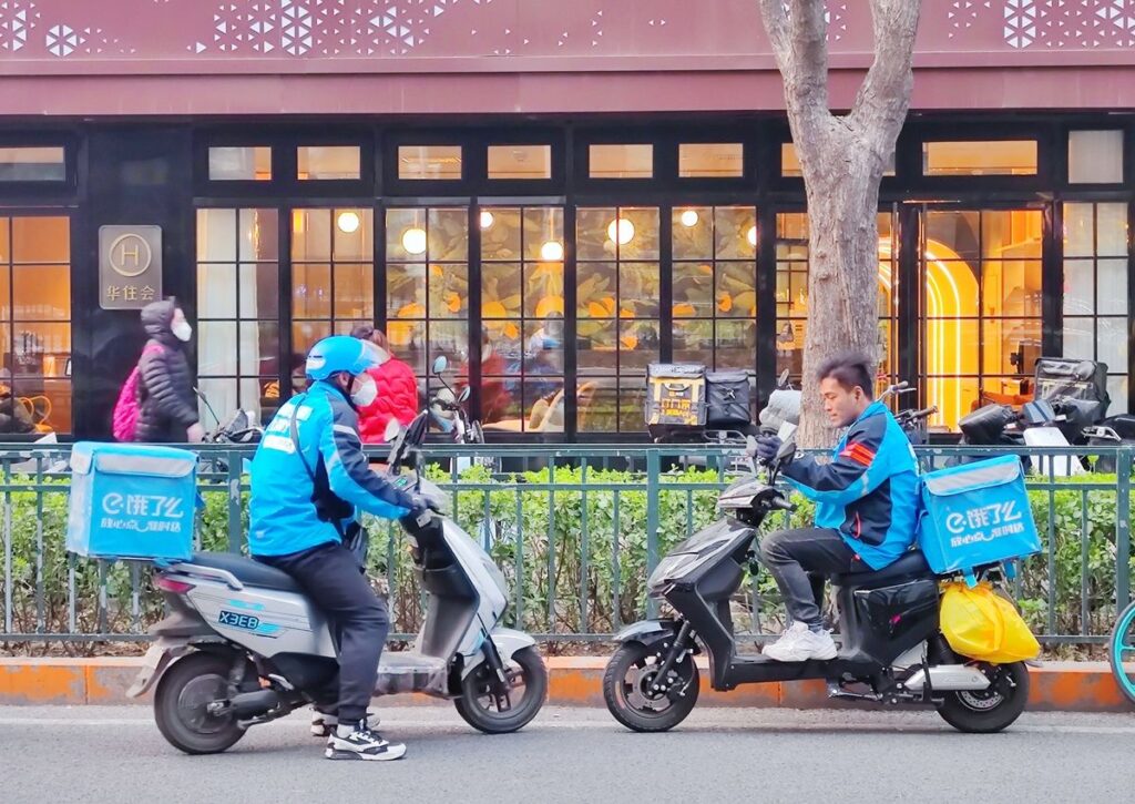 「稼げずに死ぬか、稼ぎすぎて死ぬか」中国の底辺労働者が綴ったベストセラーが暴く不条理、それを党が絶賛する怪(1/6) | JBpress (ジェイビープレス)