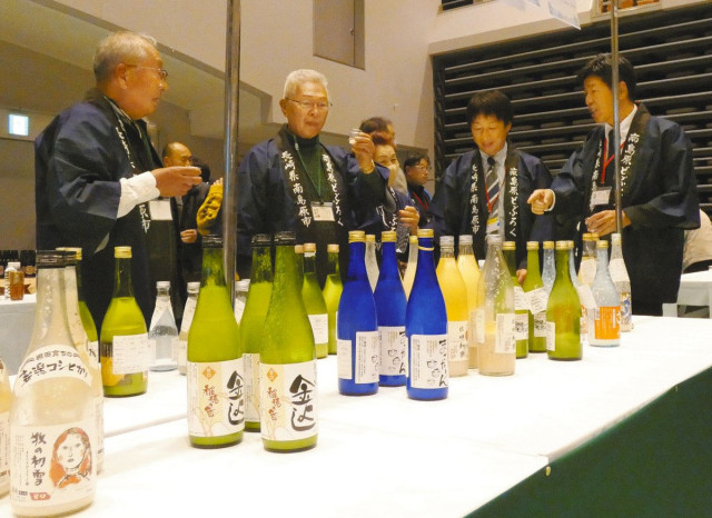 全国のどぶろく 中能登に　研究大会 利き酒など親交深める