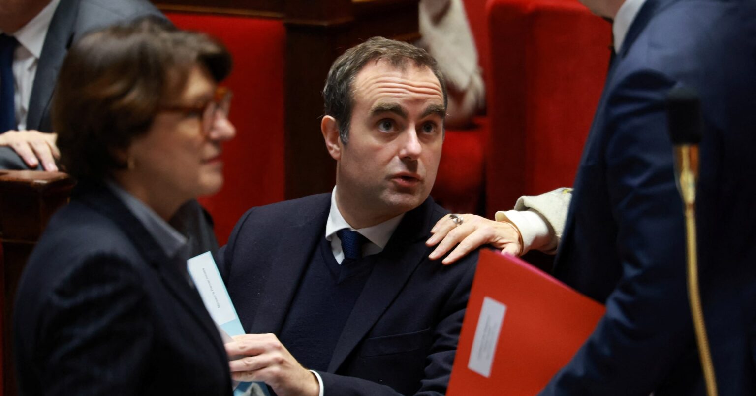 フランス、予算協議で前進 社会党が首相の譲歩を歓迎 | ロイター フランス、予算協議で前進 社会党が首相の譲歩を歓迎 | ロイター