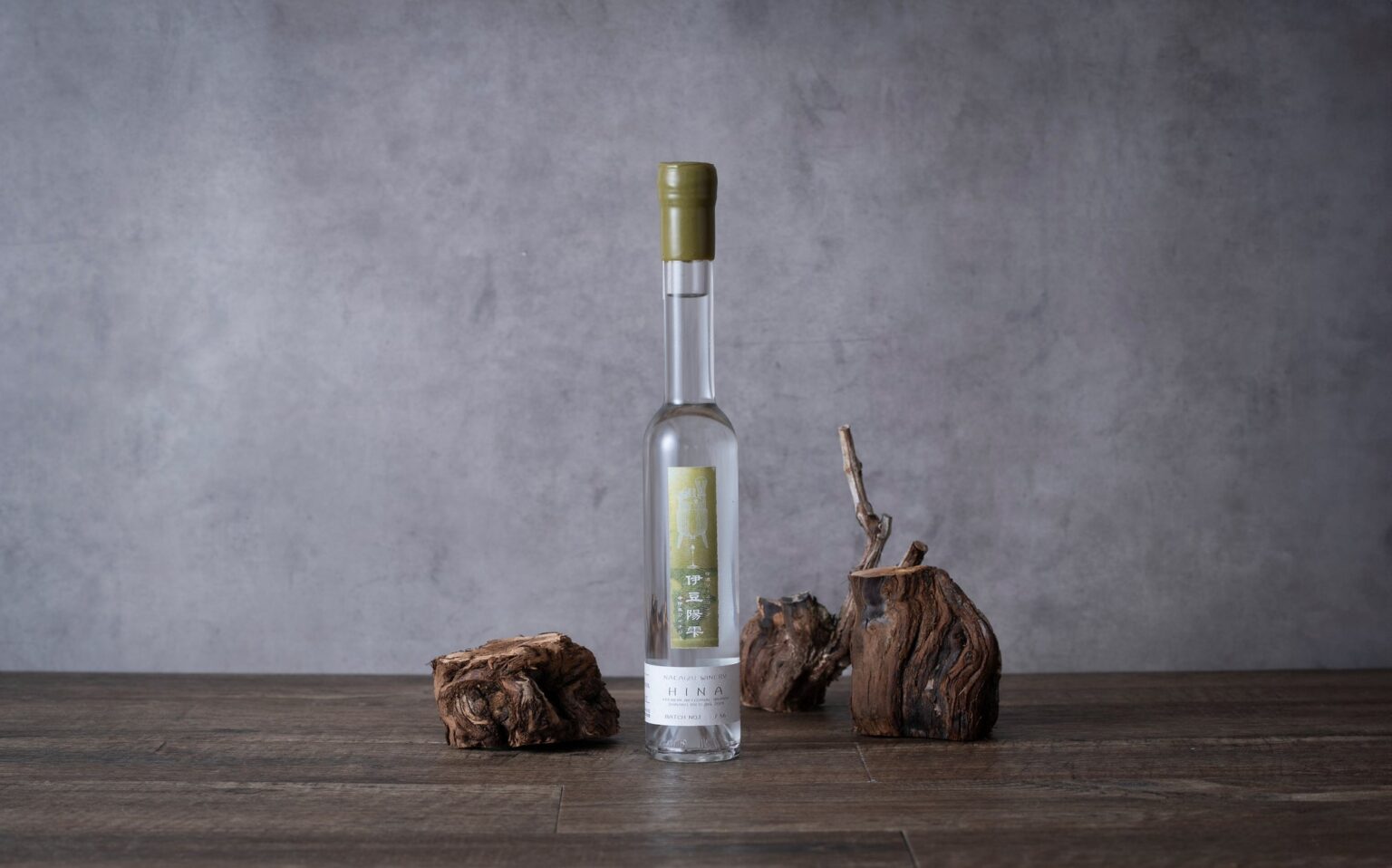 【中伊豆ワイナリー シャトーT.S】ペルー産ピスコ製法に着想を得たブランデー『 伊豆陽雫 HINA』が伊豆で誕生 | シダックス中伊豆ワイナリーヒルズ株式会社のプレスリリース