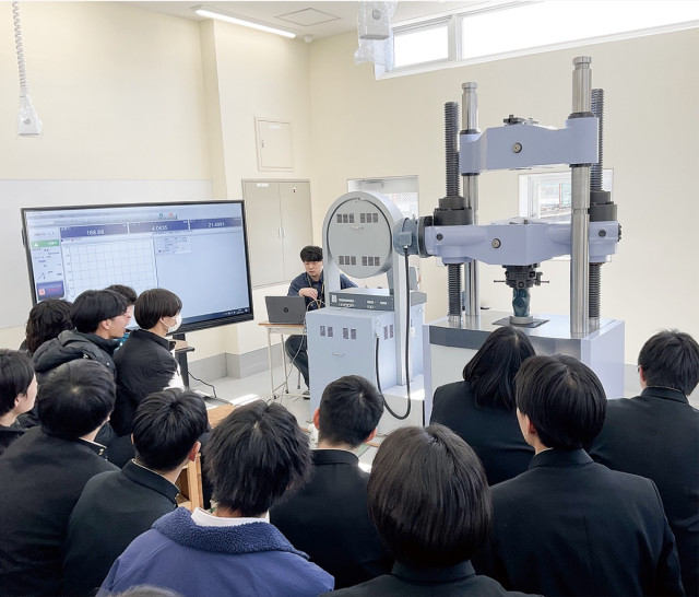 神奈川県横須賀工業高校に実習棟完成　４年越しの夢叶い、試験機作動 〈横須賀市・三浦市〉