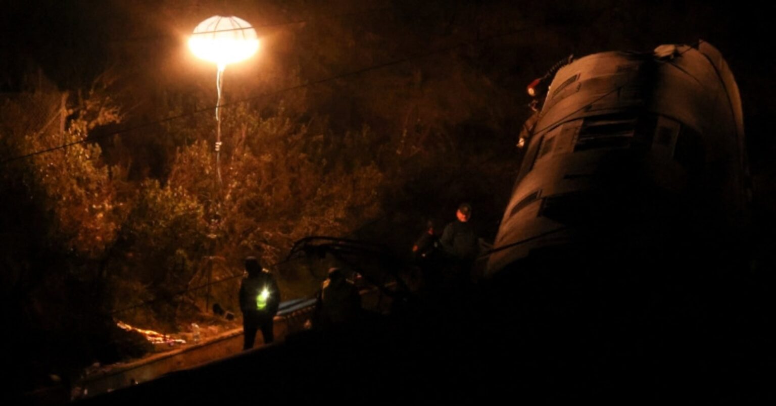 スペイン高速列車衝突事故、死者39人に 国営放送 | ロイター スペイン高速列車衝突事故、死者39人に 国営放送 | ロイター