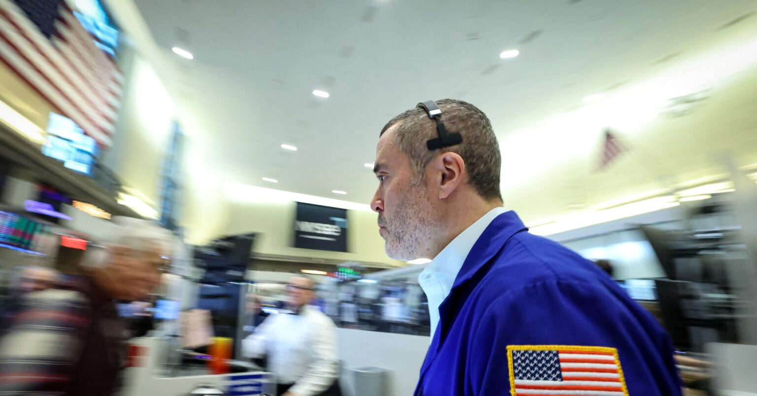 米国株式市場＝大幅続落、ダウ一時700ドル安　トランプ氏の対欧関税で心理悪化 | ロイター