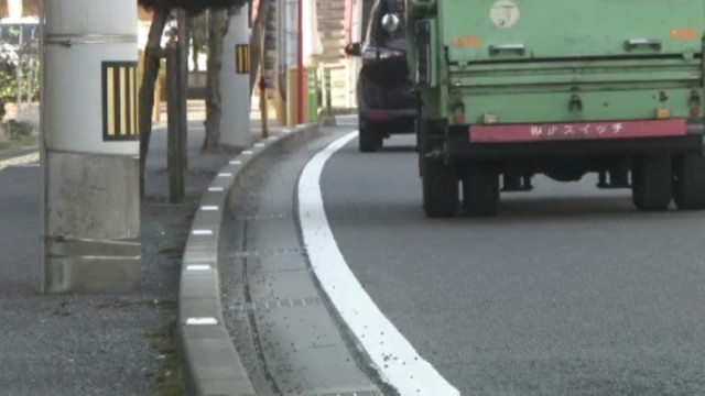 後ろから来た大型クレーン車に追突され自転車の男性(33)死亡 片側3車線の交通量の多い市道 愛媛県・松山市