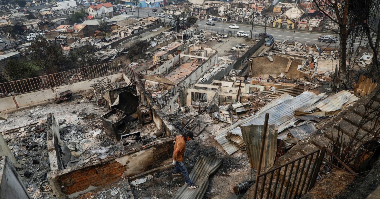 チリで山火事拡大、少なくとも19人死亡　多数が避難 | ロイター