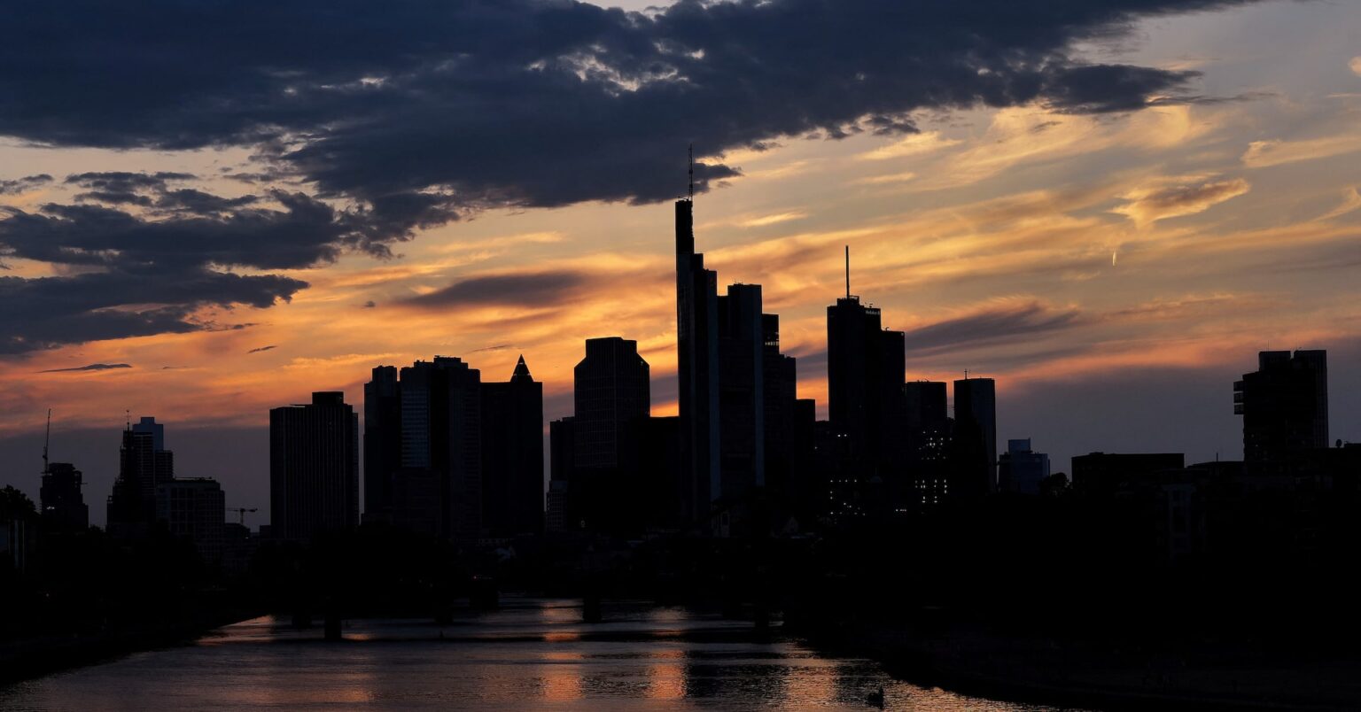 ドイツ25年借入額、当初計画下回る　歳出減と歳入増で | ロイター