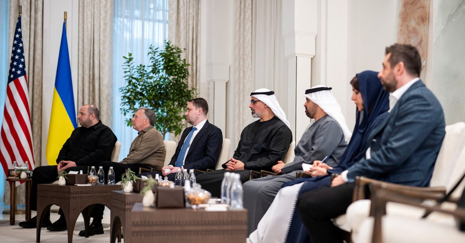 米ロ・ウクライナ三者協議、初日終了　ドンバス領土問題焦点に24日も継続 | ロイター