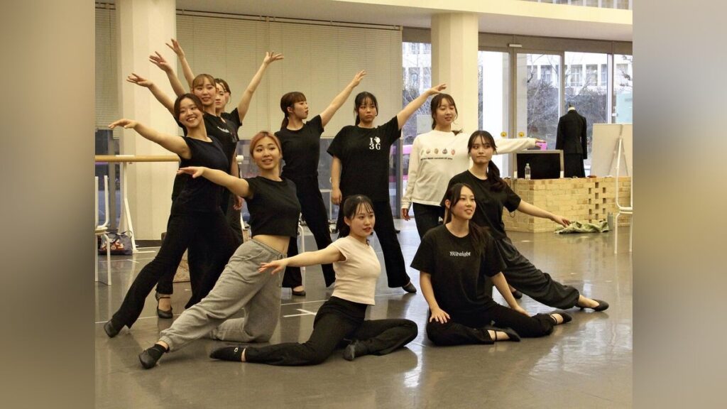 梅花女子大 の 学生歌劇 、本気の「舞台人」に… 講師陣 は 元タカラジェンヌ 、 劇団四季 出身の 舞踏家 ら : 読売新聞